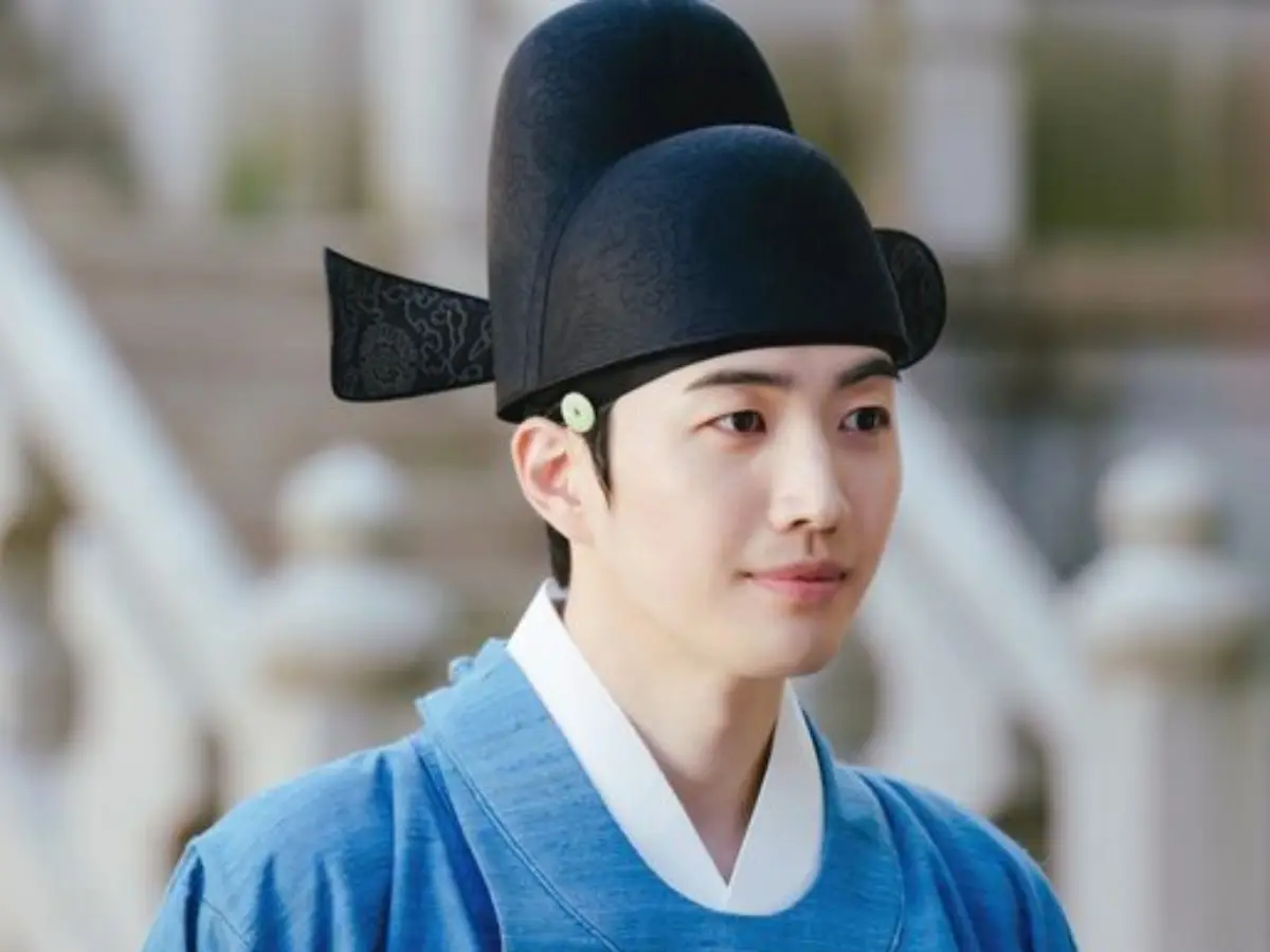 The Red Sleeve