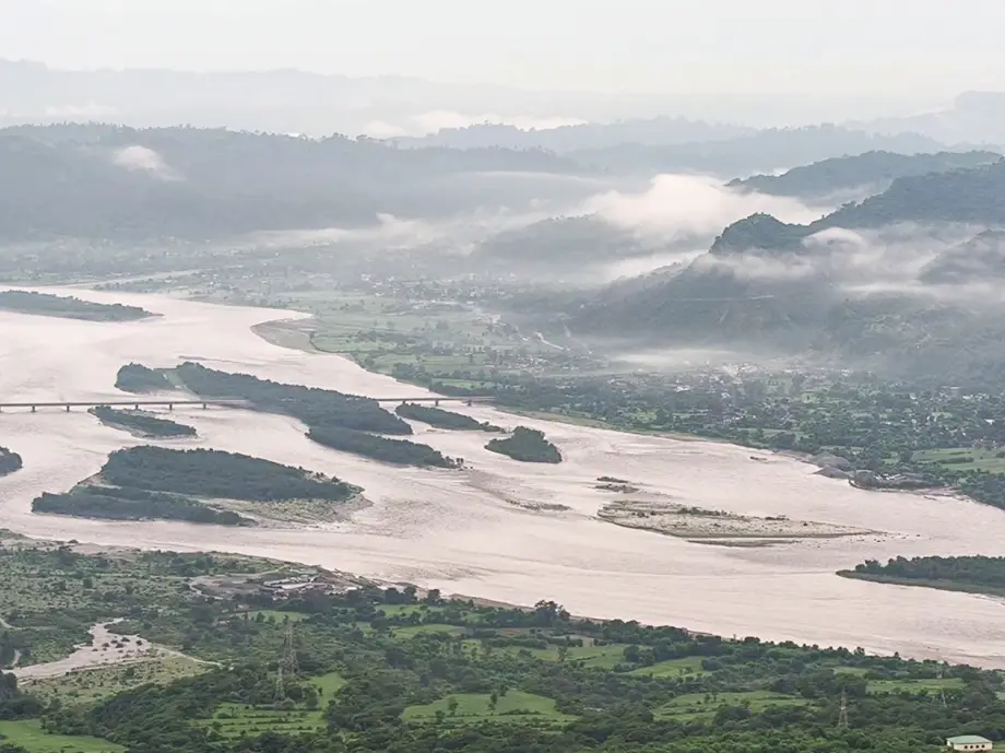 WATCH | Three men rescued from Chenab after sudden rise in water level WATCH | Three men rescued from Chenab after sudden rise in water level