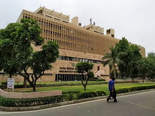 IIT Delhi alumna builds battery-powered refrigeration system, cuts cold-chain costs by 75% IIT Delhi alumna builds battery-powered refrigeration system, cuts cold-chain costs by 75%