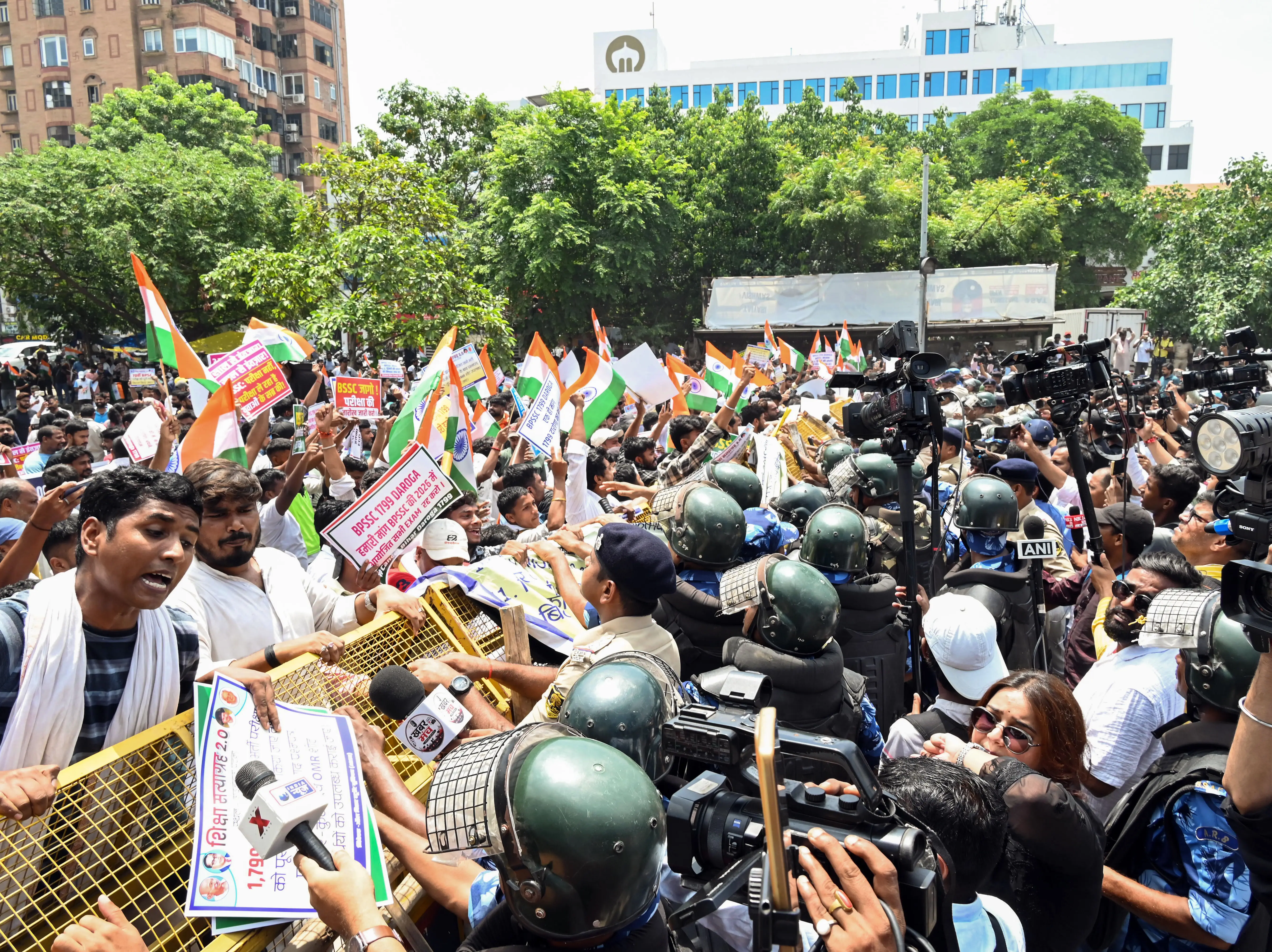 BPSC protest: Students break barricades, clash with police during march to Bihar CM's residence BPSC protest: Students break barricades, clash with police during march to Bihar CM's residence