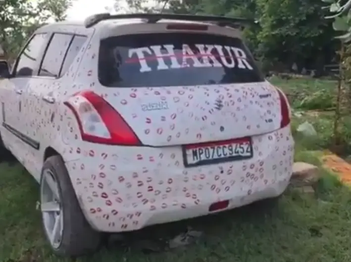 Is this bare minimum? Girlfriend leaves 3,400 lipstick kisses on car; man gets ₹5,500 fine from MP police Is this bare minimum? Girlfriend leaves 3,400 lipstick kisses on car; man gets ₹5,500 fine from MP police