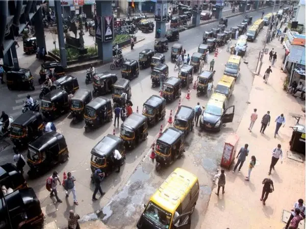 Unofficial auto strike hits Mumbai over Marathi Mandate; CM Fadnavis calms panic Unofficial auto strike hits Mumbai over Marathi Mandate; CM Fadnavis calms panic
