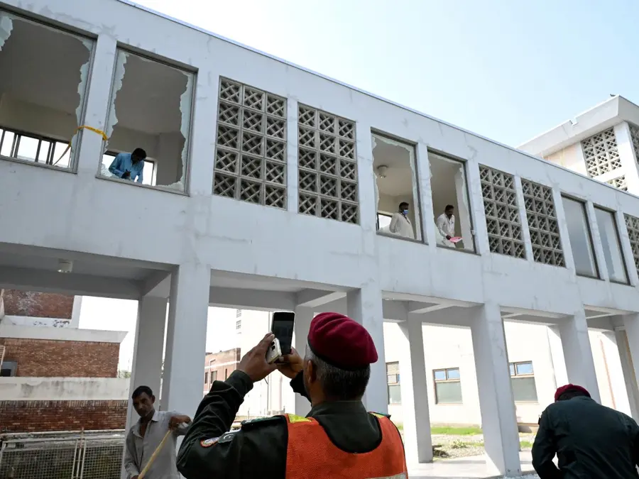 15 newborns killed after fire breaks out in Pakistan hospital
