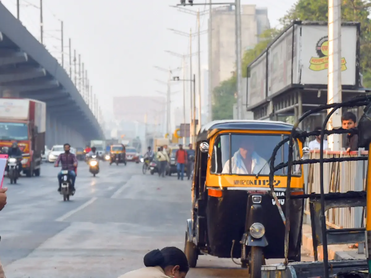 Marathi language mandate: Mumbai drivers move Bombay High Court Marathi language mandate: Mumbai drivers move Bombay High Court