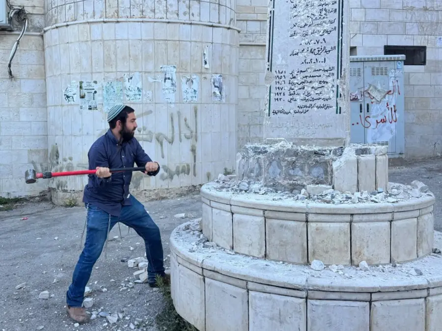 'Glorifies terrorism': Israeli far-right MP Zvi Sukkot smashes Palestinian memorial with sledgehammer | WATCH