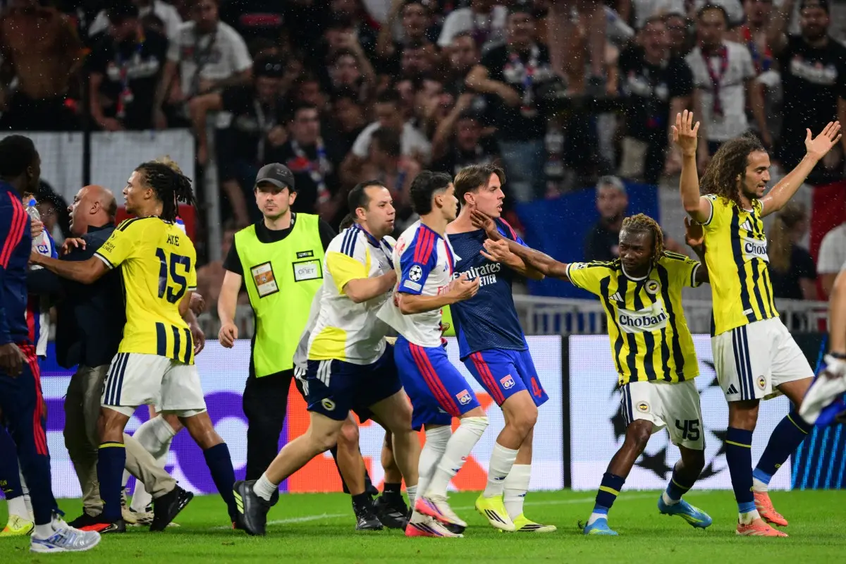 Matteo Guendouzi at centre of brawl after Fenerbahce seal Champions League return at Lyon
