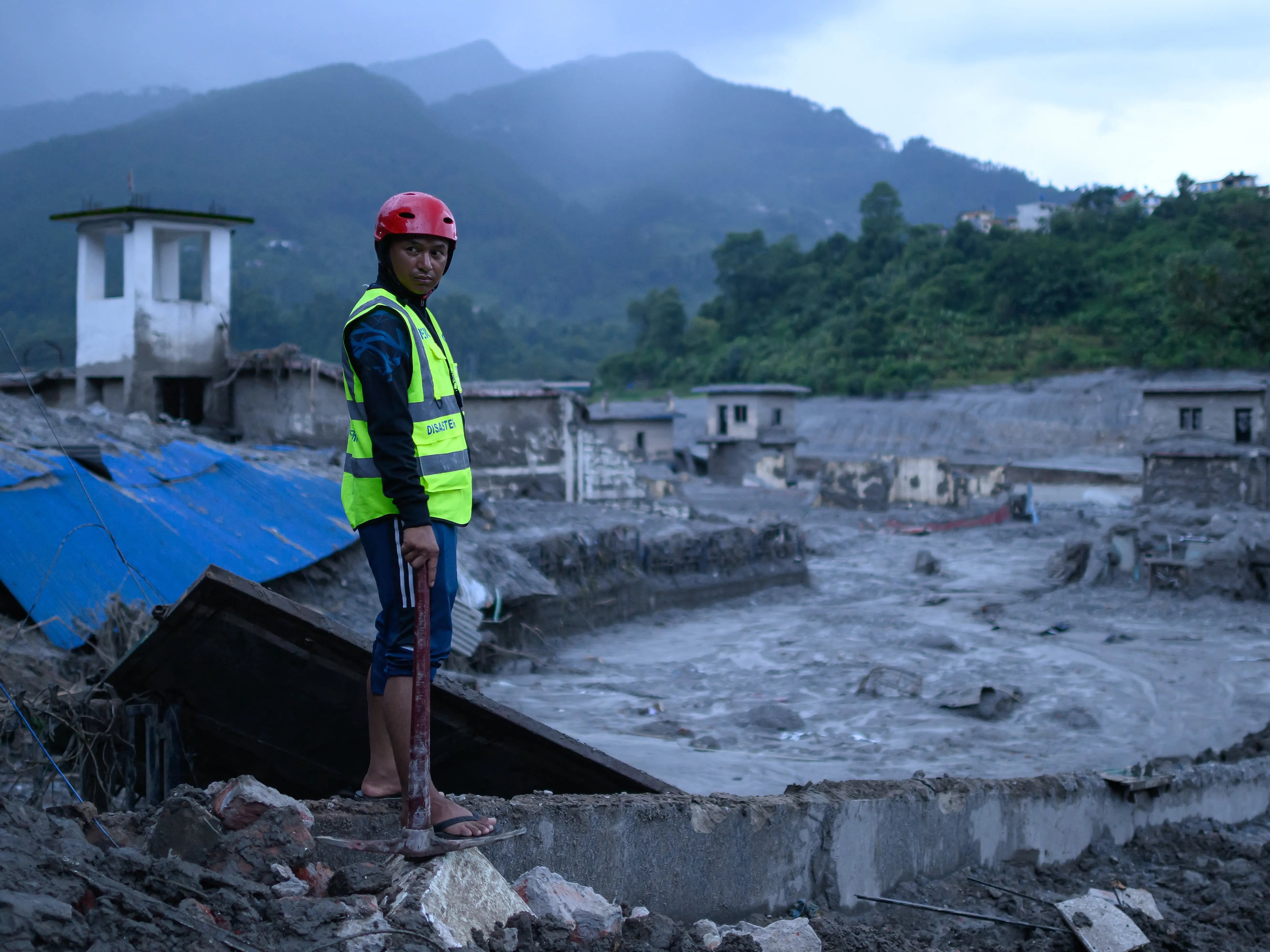 Nepal-Tibet floods: Death toll nears 700, over 3,000 remain missing as rescuers battle poor weather Nepal-Tibet floods: Death toll nears 700, over 3,000 remain missing as rescuers battle poor weather