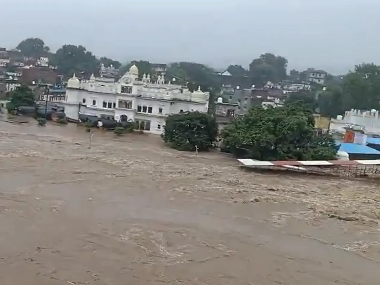 Chitrakoot in UP on high alert as Mandakini river overflow triggers flood-like situation Chitrakoot in UP on high alert as Mandakini river overflow triggers flood-like situation