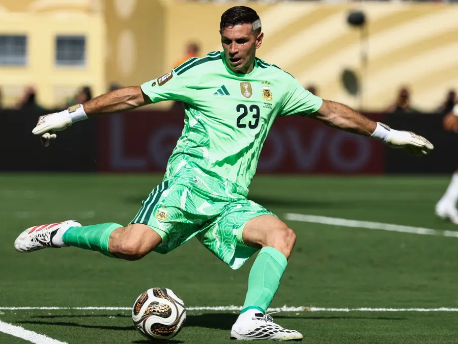 Emiliano Martinez joins Chelsea from Aston Villa