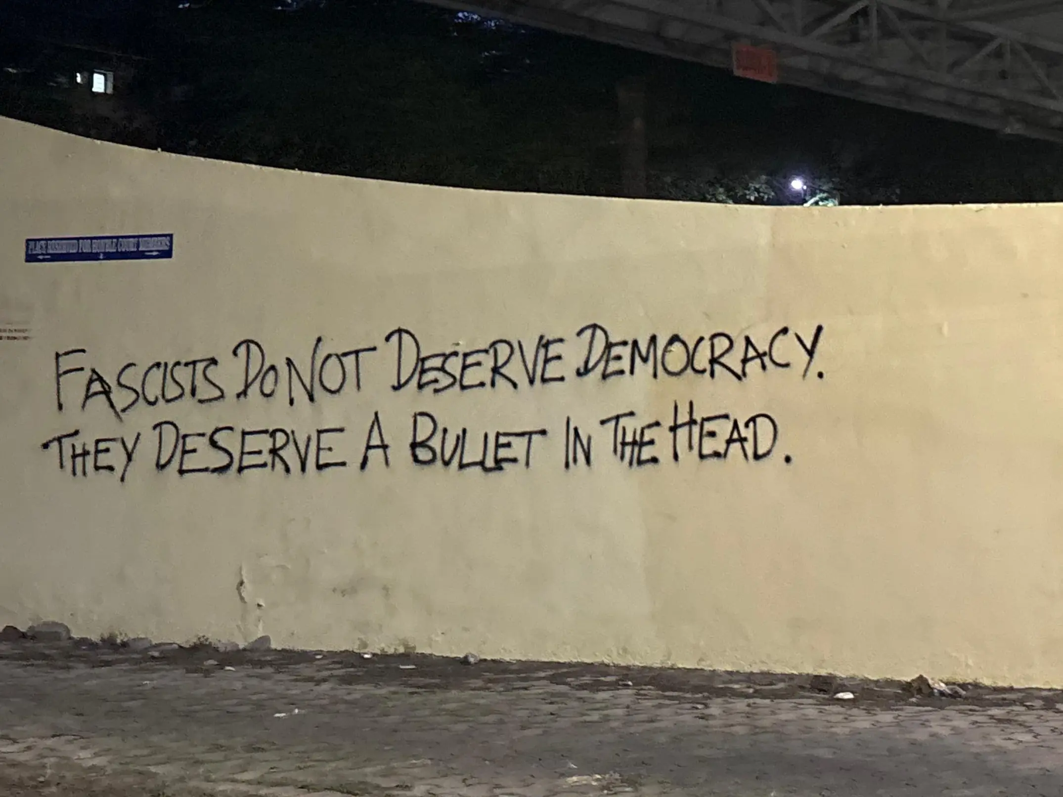 Walls as battleground: Jadavpur University's graffiti war turns into test of 'us vs them' Walls as battleground: Jadavpur University's graffiti war turns into test of 'us vs them'