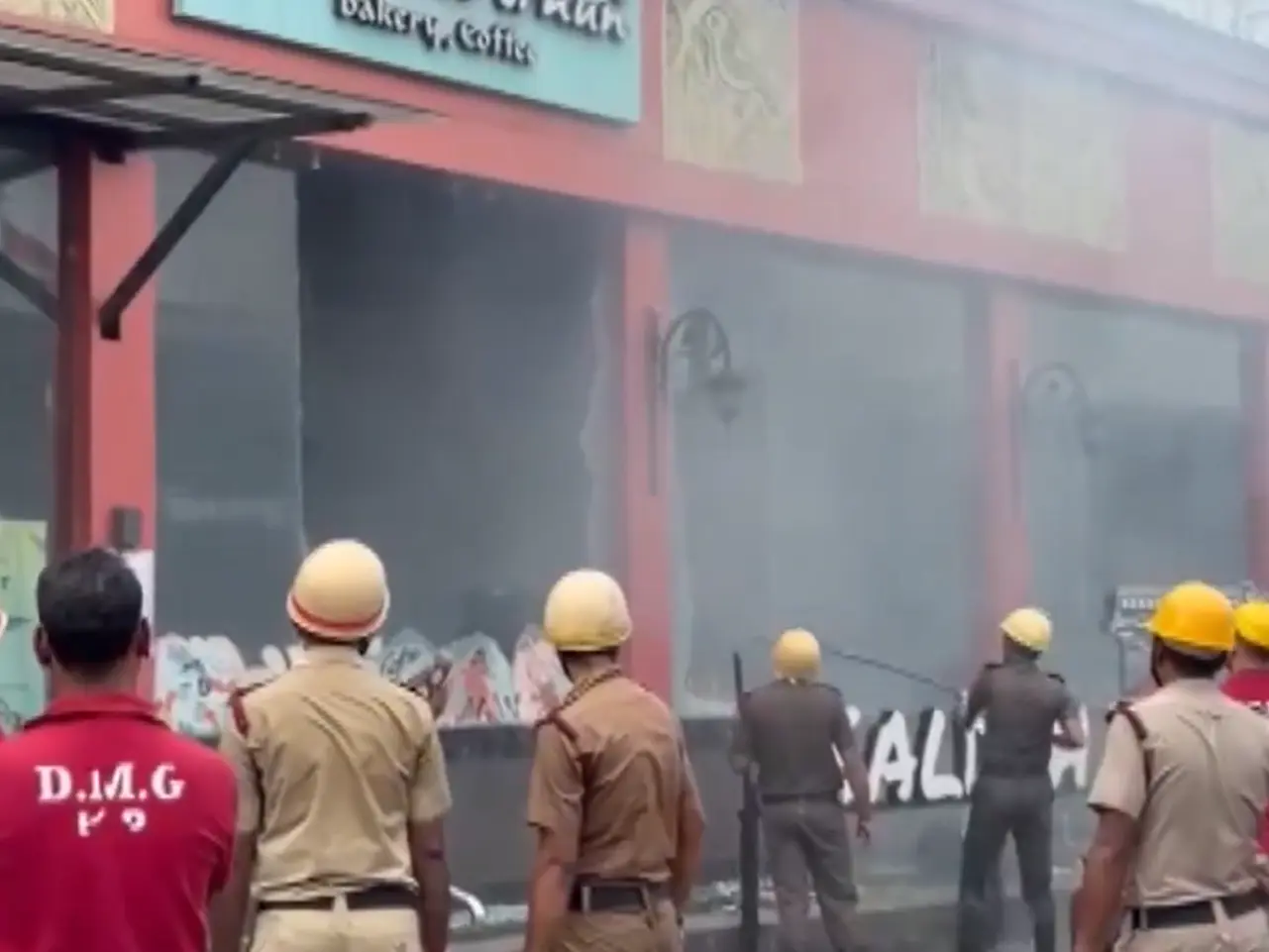 Fire breaks out at food plaza outside Kolkata’s Sealdah station Fire breaks out at food plaza outside Kolkata’s Sealdah station