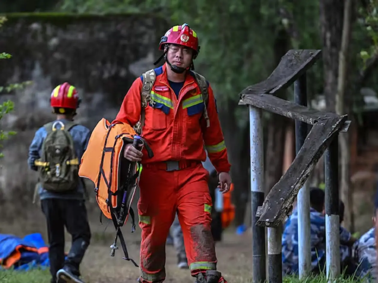 Rescuers blast hillside in search of over 900 missing hydropower workers; Nepal flood toll surges to 939 Rescuers blast hillside in search of over 900 missing hydropower workers; Nepal flood toll surges to 939
