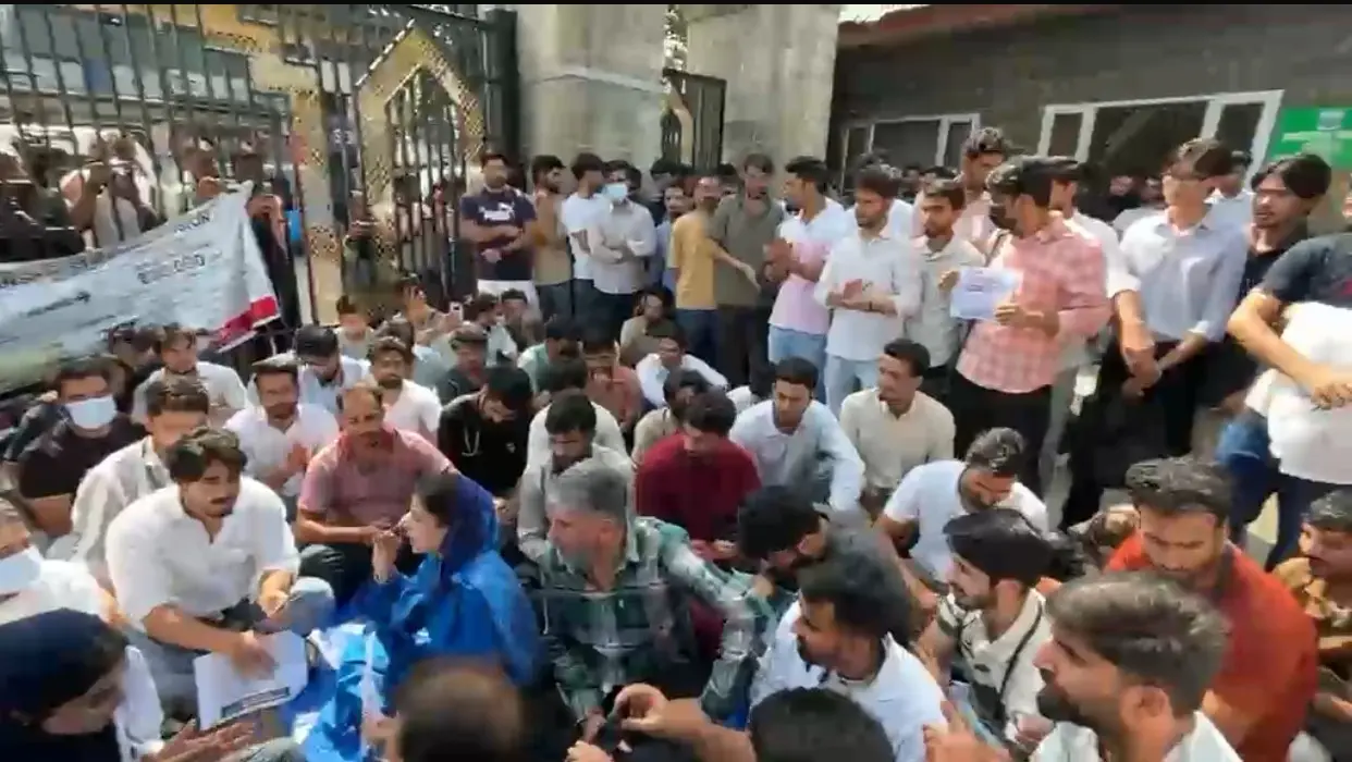 Kashmir medical interns protest over stipend, demand hike; PDP and Congress show support