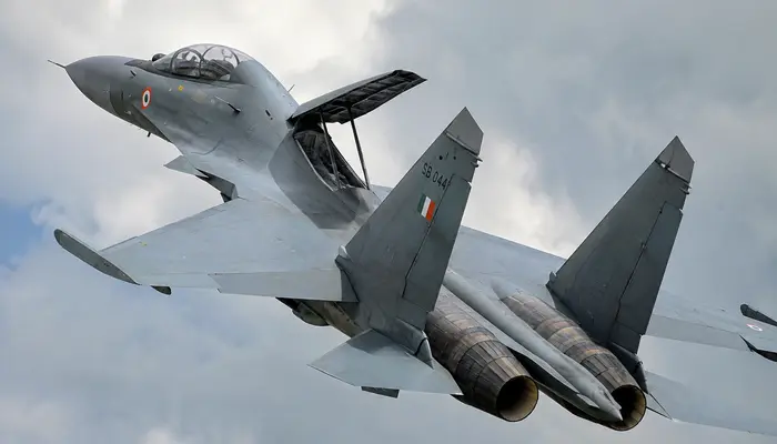 Why the Su-30MKI uses a giant air brake on its back instead of its wings