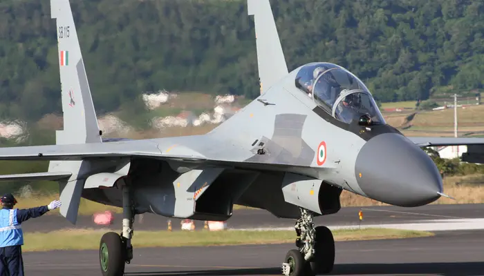 Why the glass canopy on the Su-30MKI has a distinct golden tint
