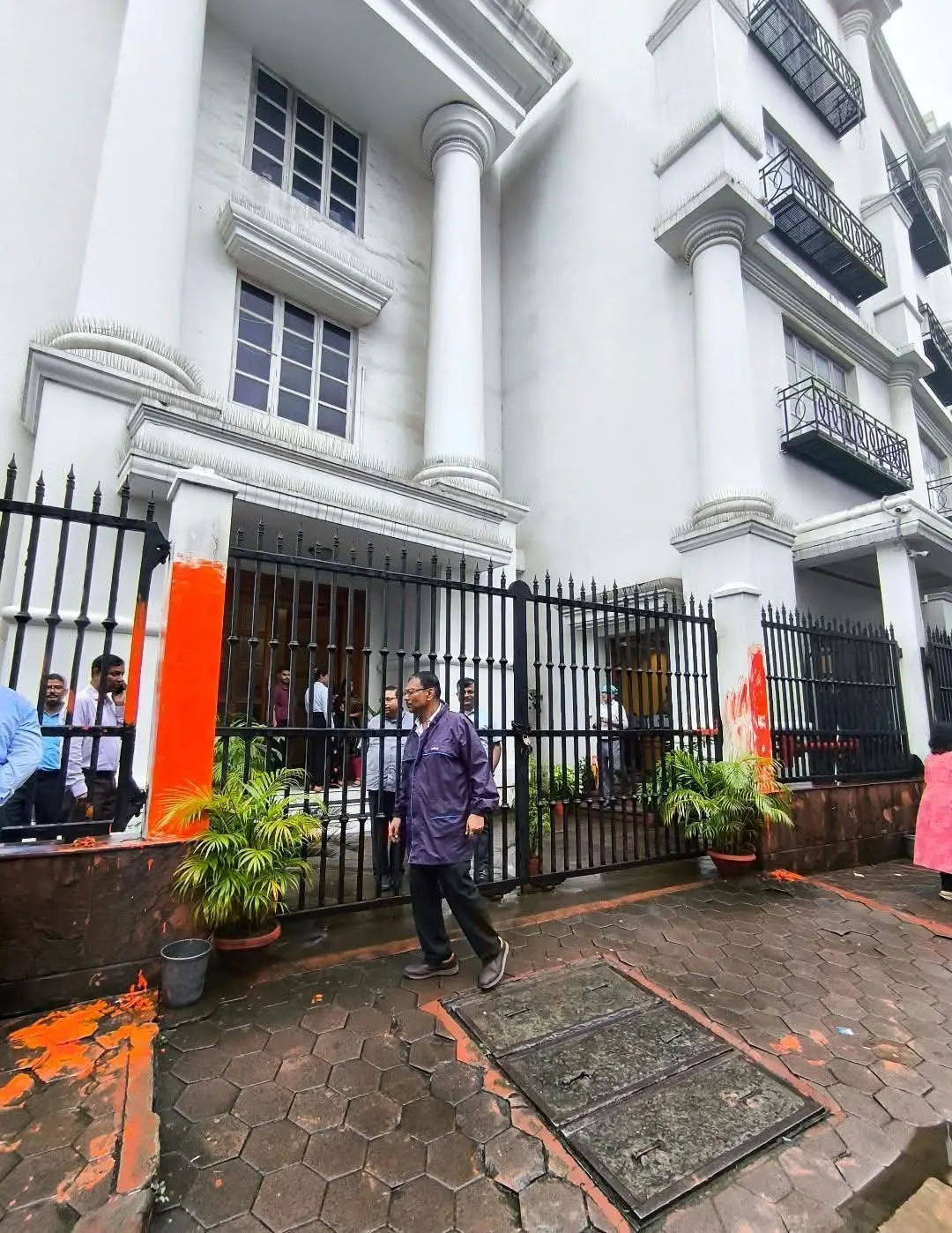 Anandabazar Patrika office pillars painted saffron over newspaper's headline
