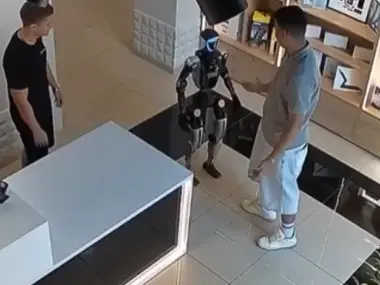 Man pushes Russian humanoid robot. Watch what happens next Man pushes Russian humanoid robot. Watch what happens next