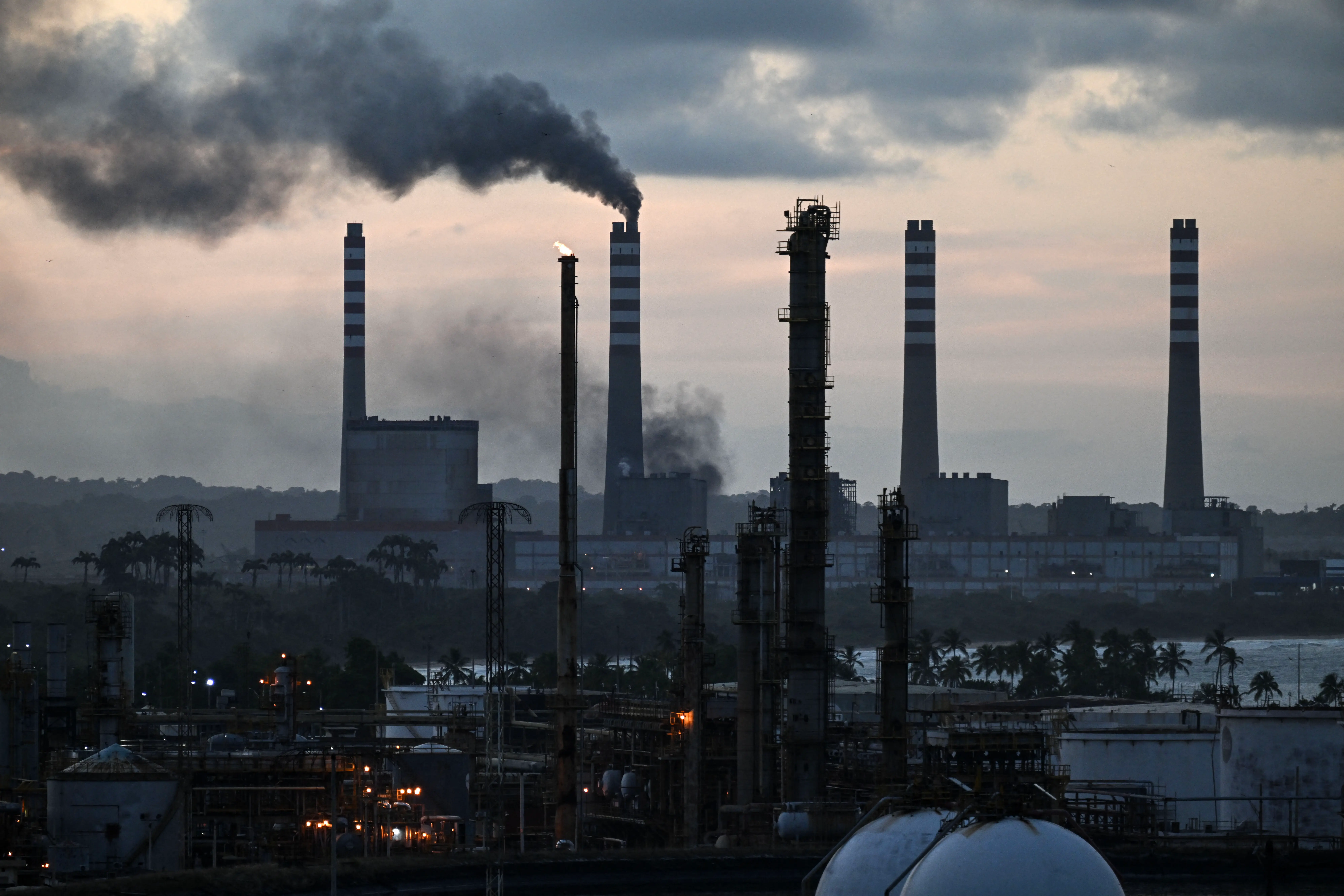 Energy boom: US firms secure historic multibillion-dollar Venezuelan crude deals