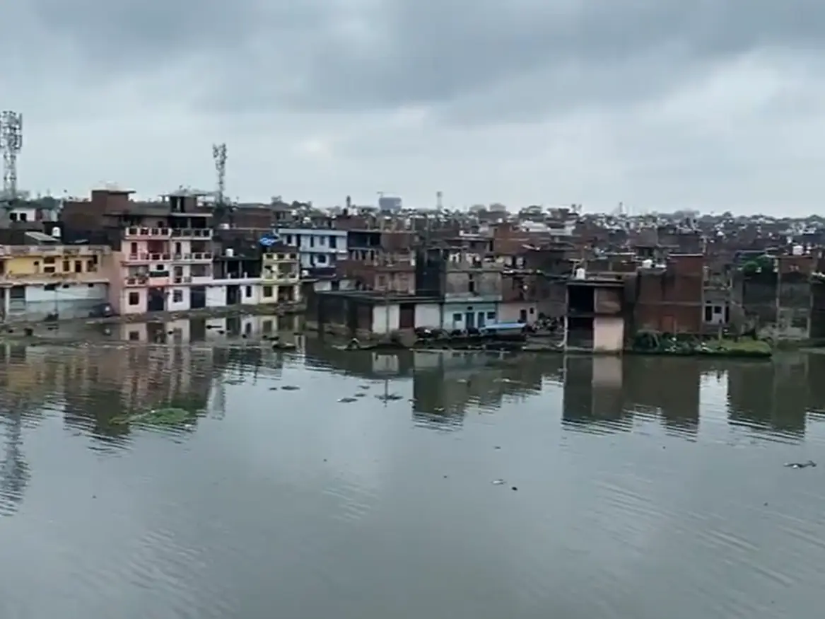 Floods hit 31 UP districts, nearly 14,000 affected in Chitrakoot; rescue ops in full swing Floods hit 31 UP districts, nearly 14,000 affected in Chitrakoot; rescue ops in full swing