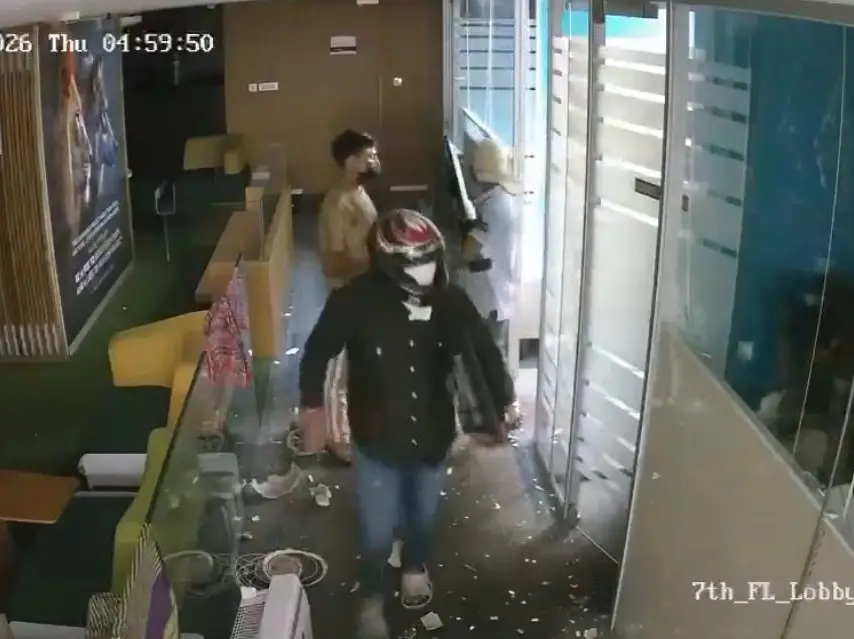 Six detained after alleged vandalism at Abhishek Banerjee’s Camac Street TMC office in Kolkata Six detained after alleged vandalism at Abhishek Banerjee’s Camac Street TMC office in Kolkata