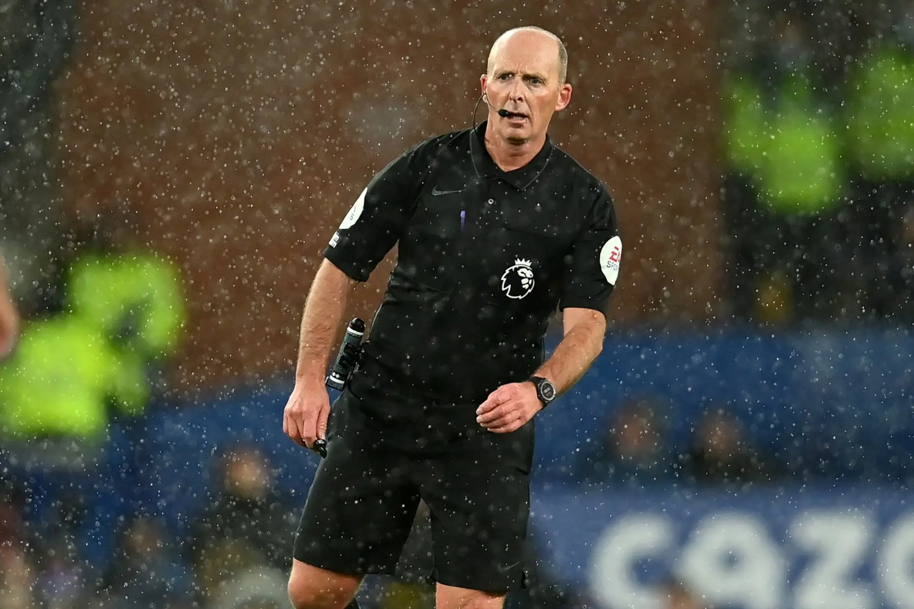 Former Premier League referee Mike Dean reveals playing games mid-match
