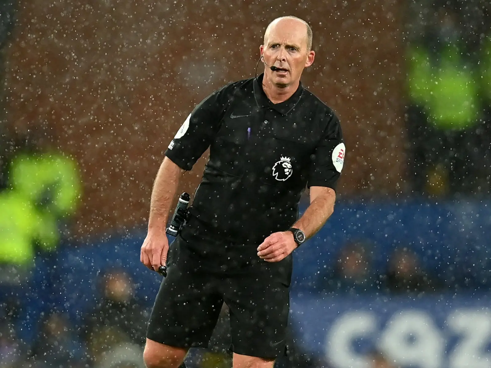 Former Premier League referee Mike Dean reveals playing games mid-match Former Premier League referee Mike Dean reveals playing games mid-match