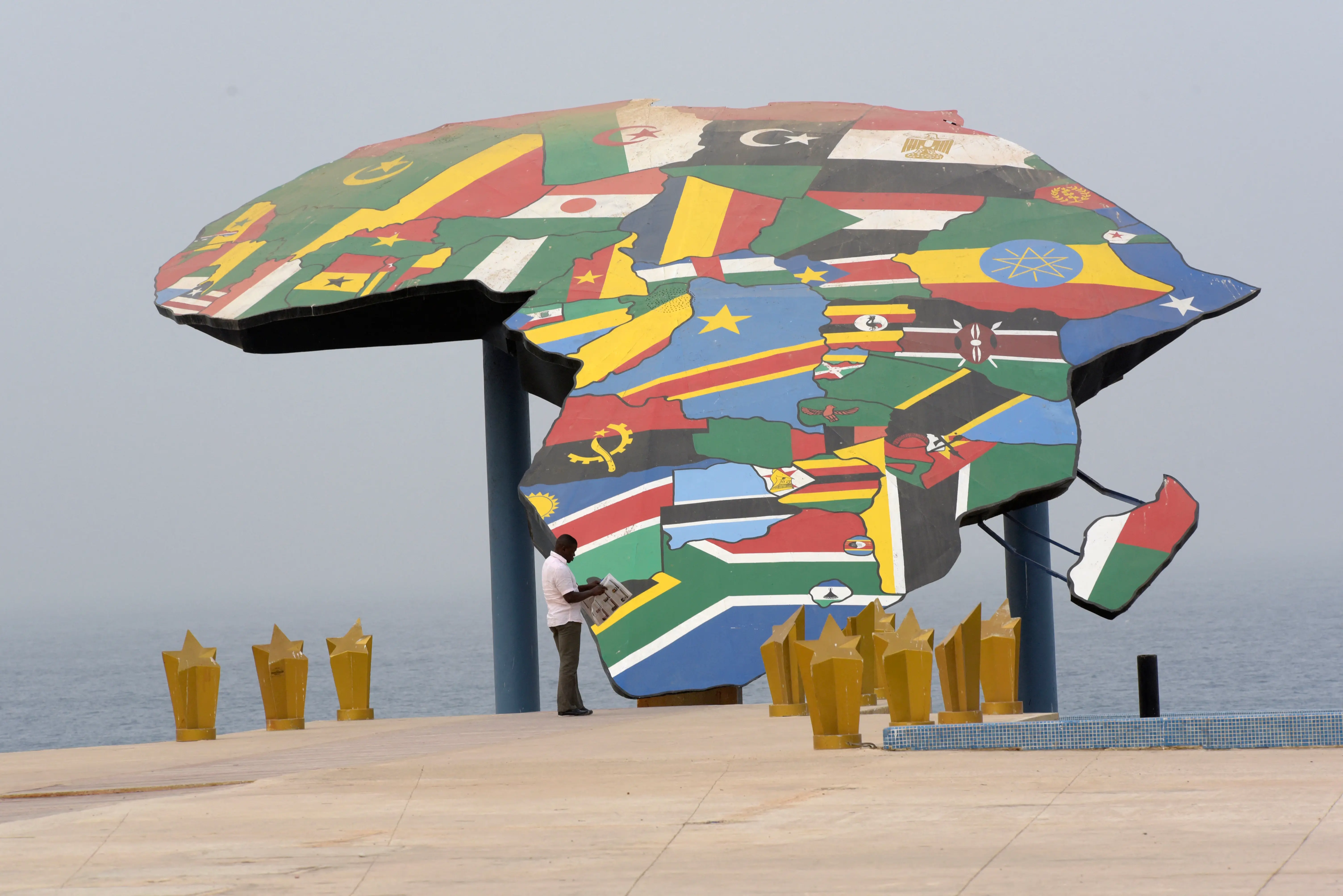 UN votes to correct world map that visually shrank Africa for 450 years