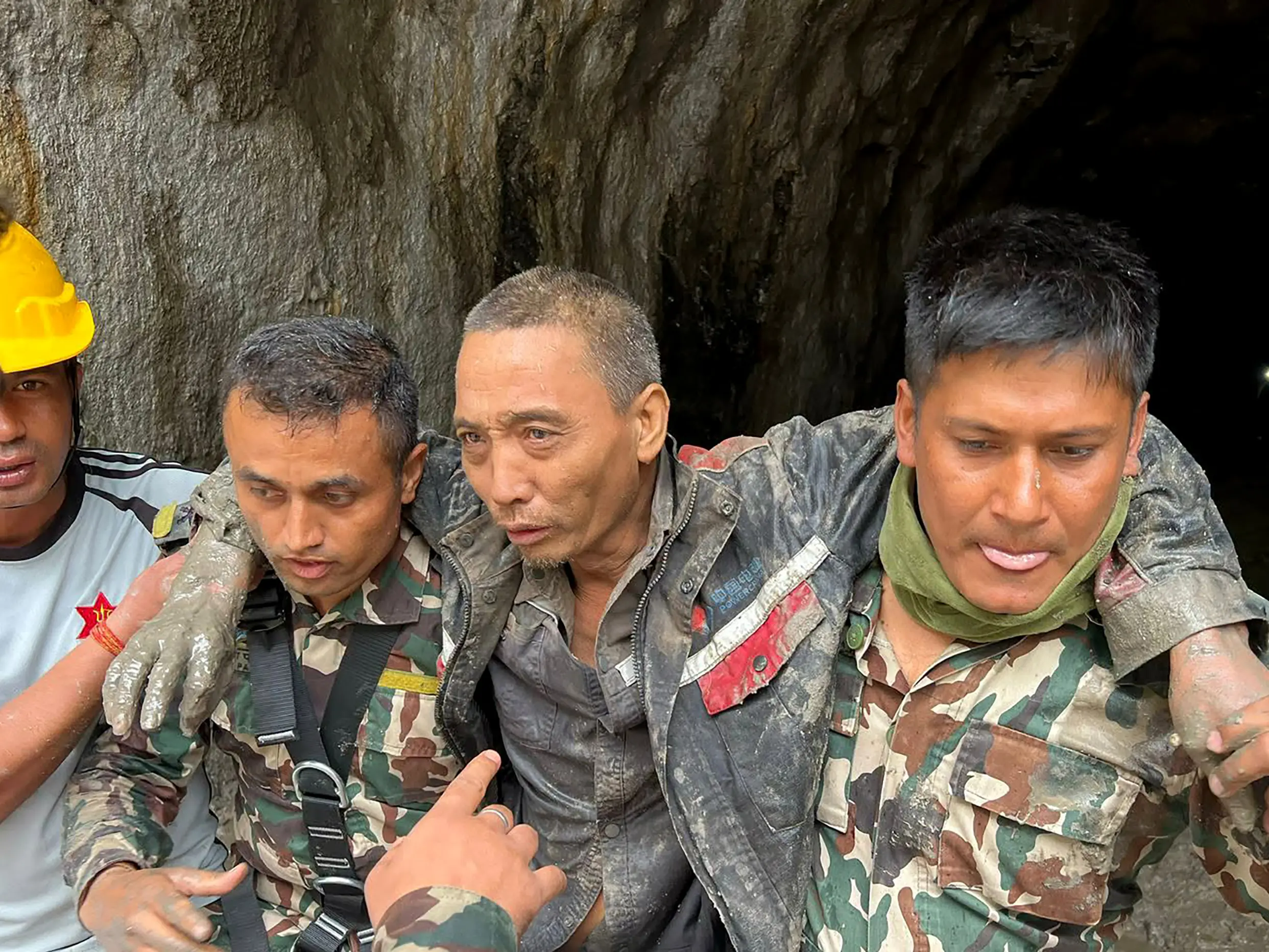 Chinese worker, woman rescued alive 10 days after Nepal floods Chinese worker, woman rescued alive 10 days after Nepal floods