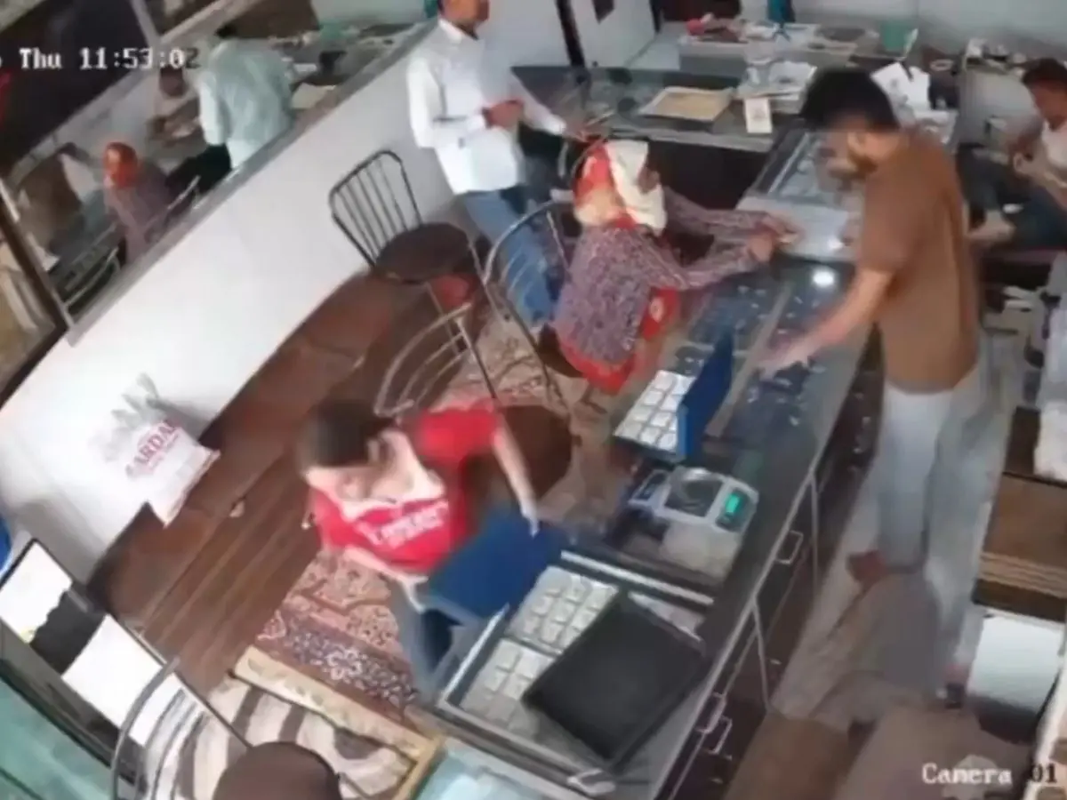 CCTV captures woman fleeing Jaipur jewellery shop with Rs 20 lakh gold: ‘I want to go to jail’