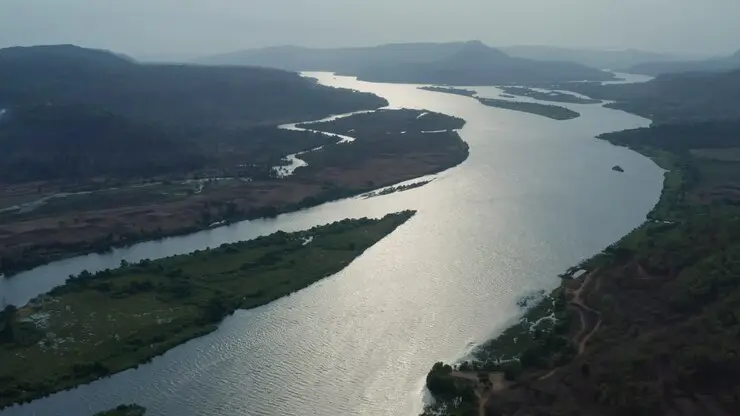 Family of four in Andhra Pradesh jumps off bridge into Godavari river, woman rescued, 3 missing