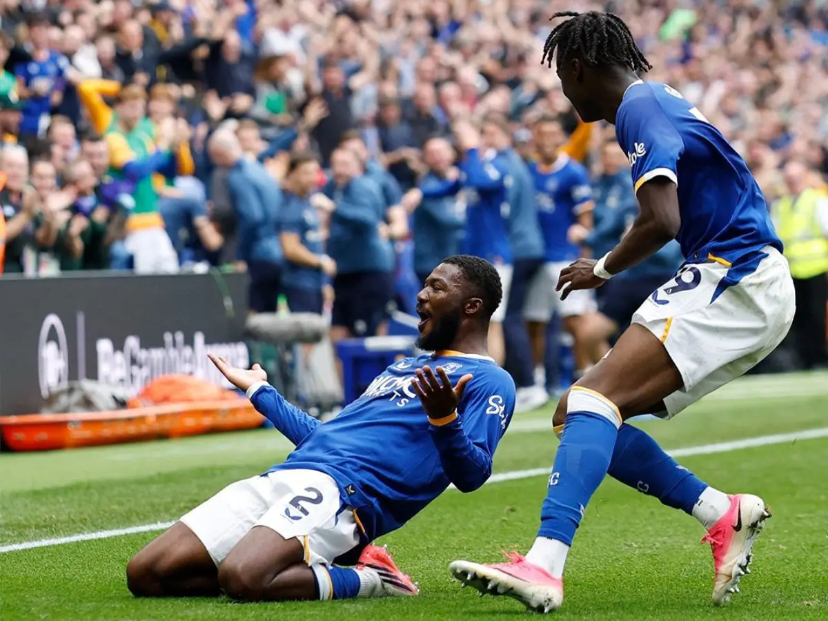 Stoppage-time drama as Maitland-Niles denies Manchester United win at Everton