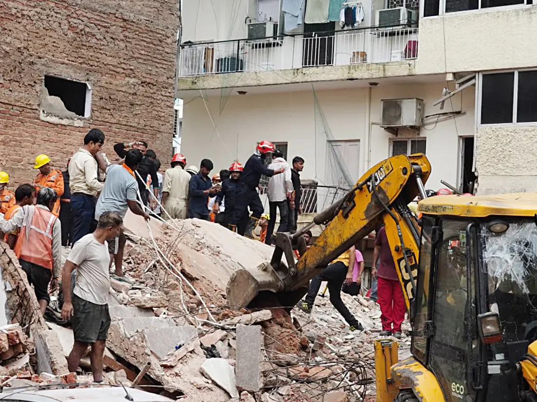 Delhi building collapse: MCD orders 'immediate' sealing of illegal structures over 4 floors, demolition of a property in Satya Niketan Delhi building collapse: MCD orders 'immediate' sealing of illegal structures over 4 floors, demolition of a property in Satya Niketan