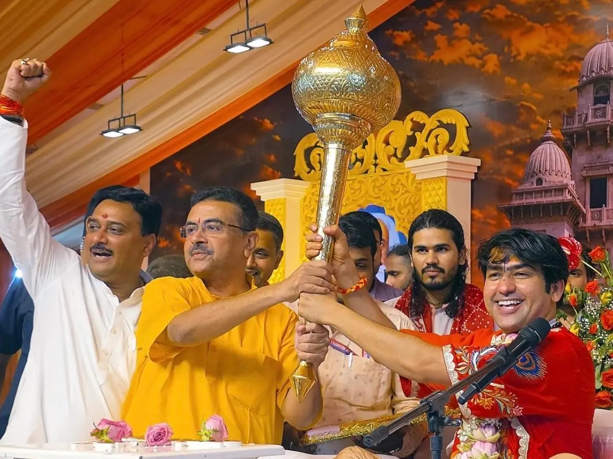 Bengal's Durga Puja plate turns political: BJP tries to duck the non-veg row Bengal's Durga Puja plate turns political: BJP tries to duck the non-veg row