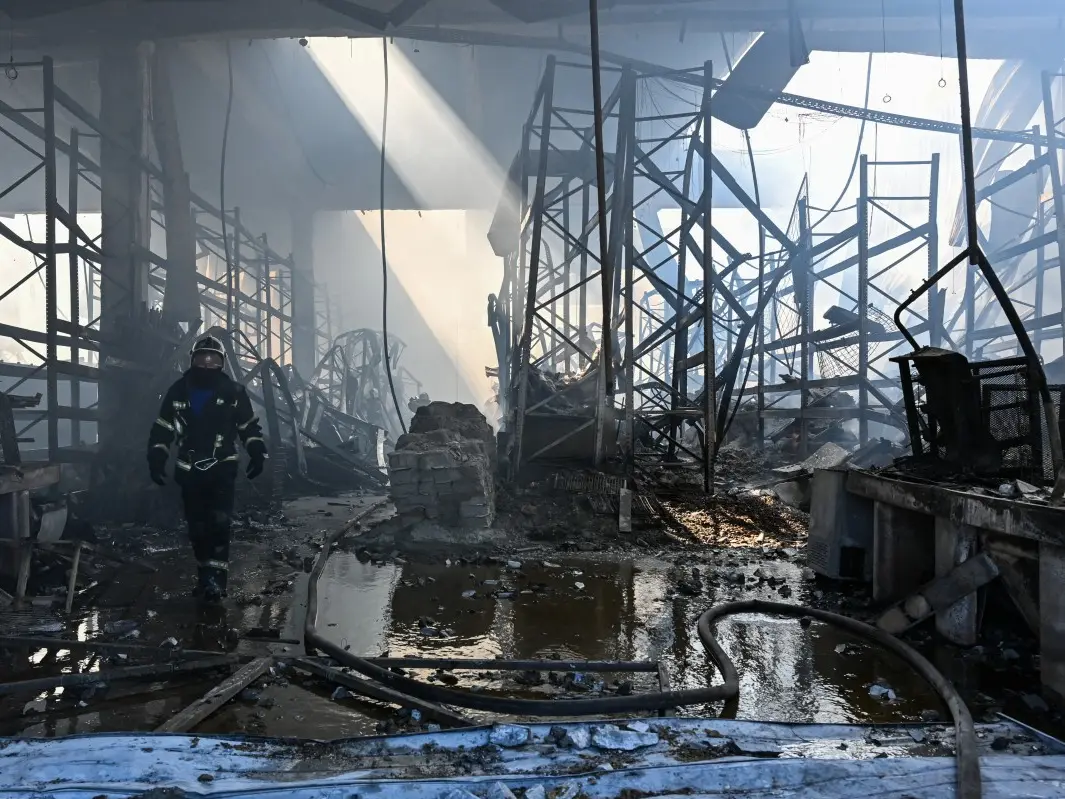 Explosions rock Kyiv as Russia resumes attacks after three-day pause amid US peace push Explosions rock Kyiv as Russia resumes attacks after three-day pause amid US peace push