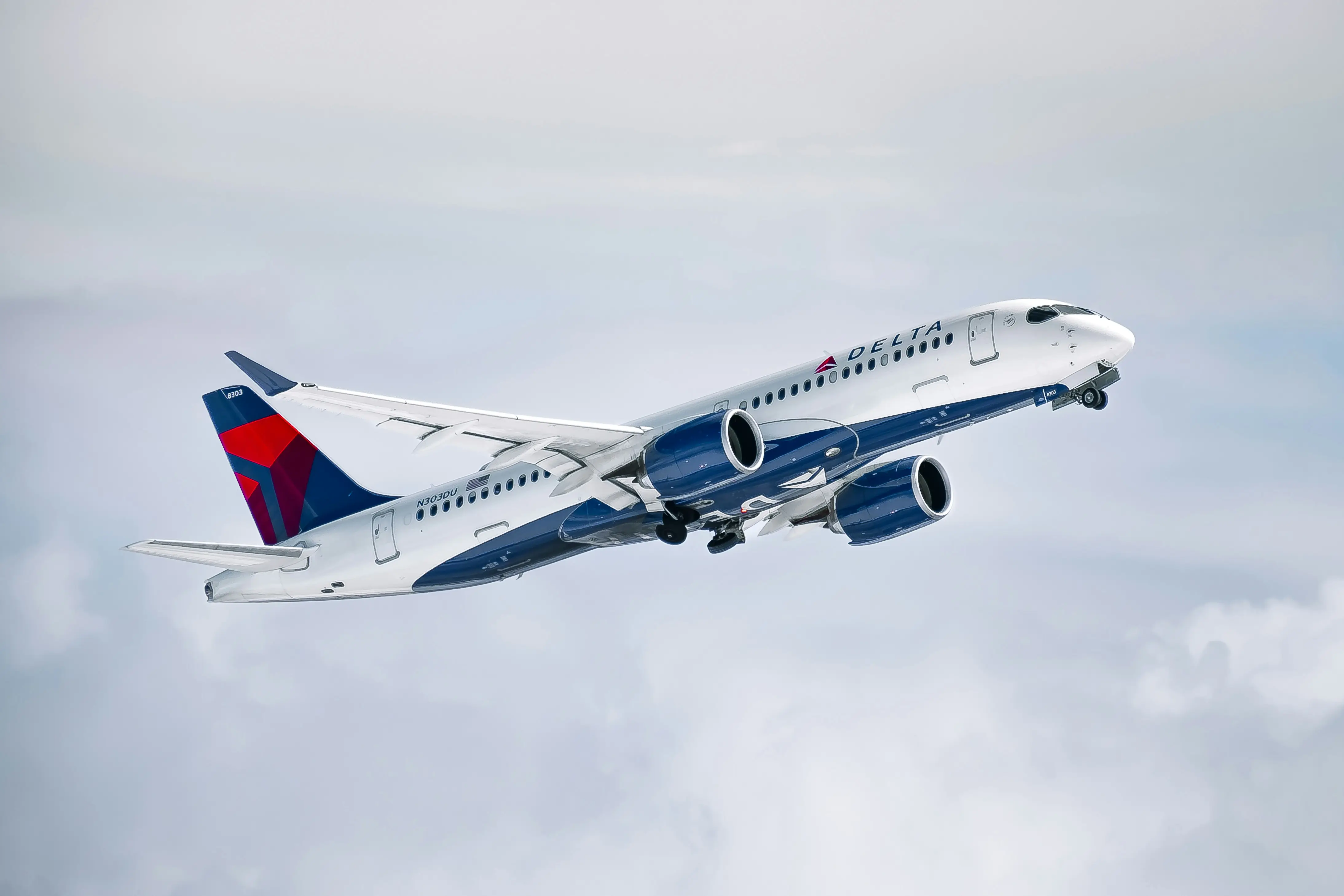 Delta flight suddenly drops to 9,000 feet after pressurisation system fails