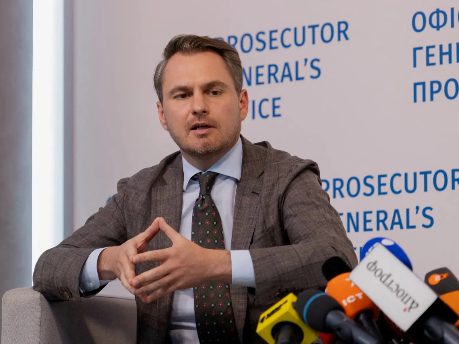 Gravitas | Fresh churn in Zelensky's team: Ukraine's prosecutor general quits amid corruption probe Gravitas | Fresh churn in Zelensky's team: Ukraine's prosecutor general quits amid corruption probe