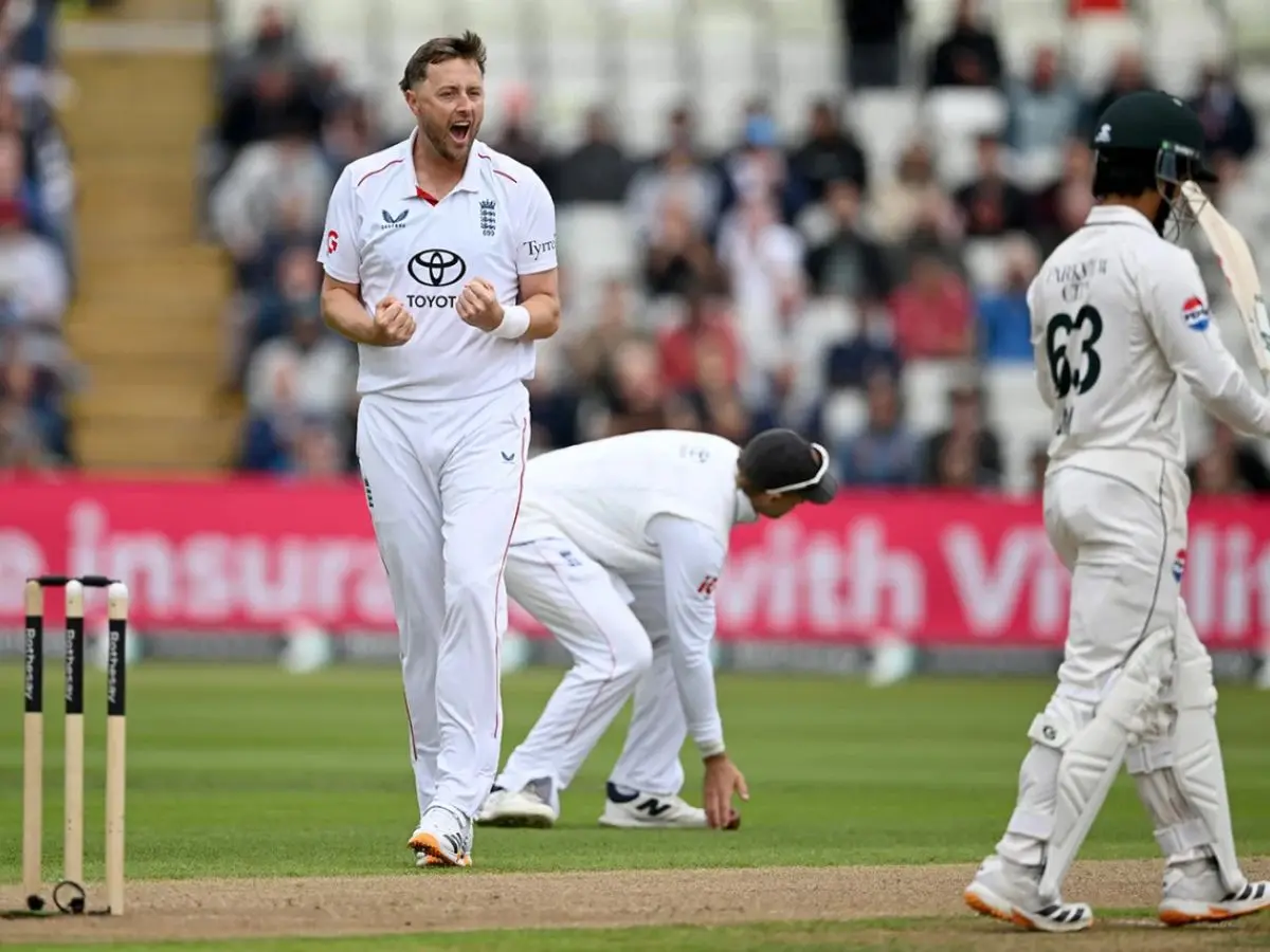 Robinson reaches 100 Test wickets as Pakistan collapse to 100/7 in opening session at Edgbaston