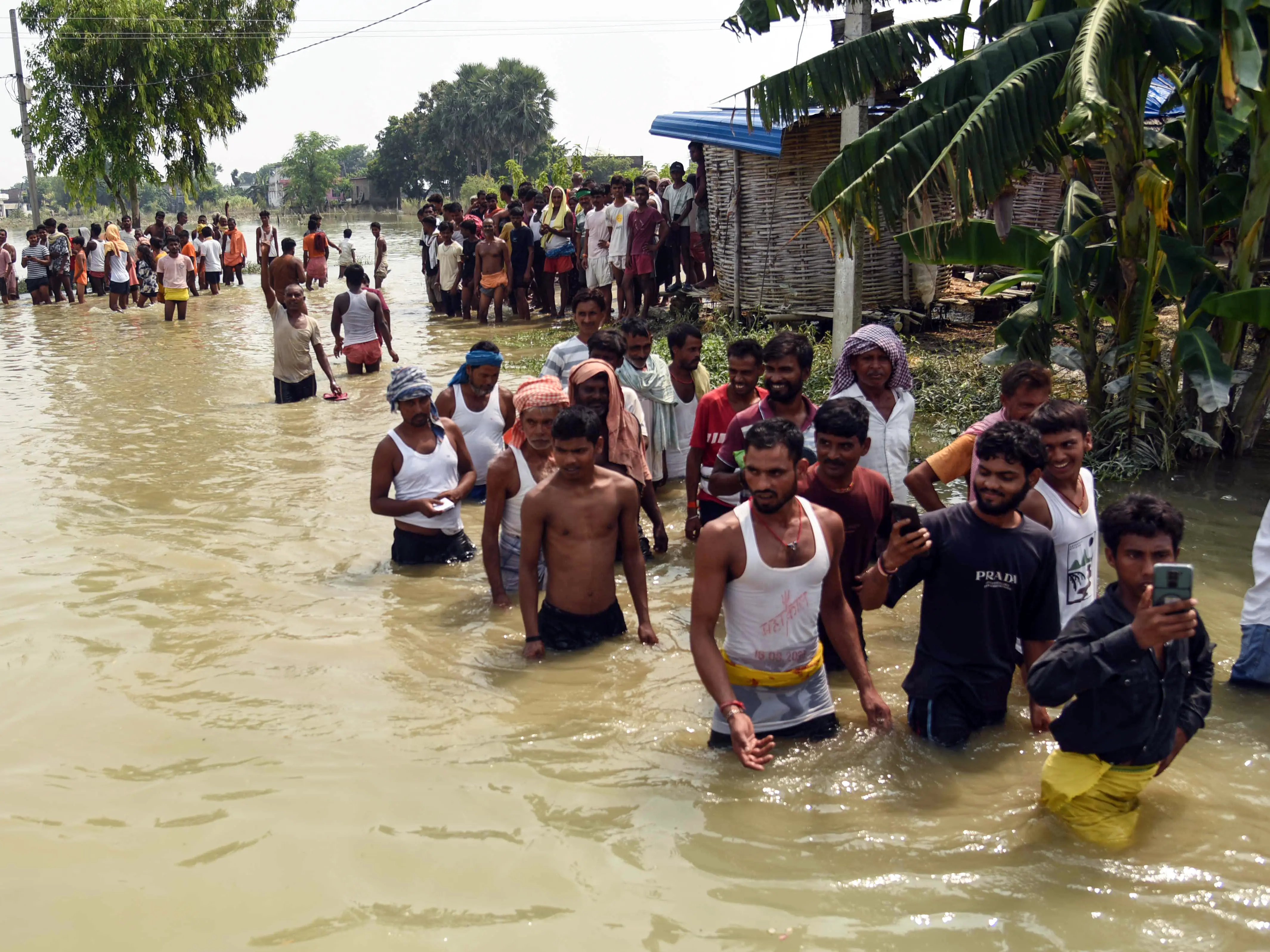 Malda flood worsens as Ganga rises above extreme danger mark, 3 lakh affected Malda flood worsens as Ganga rises above extreme danger mark, 3 lakh affected