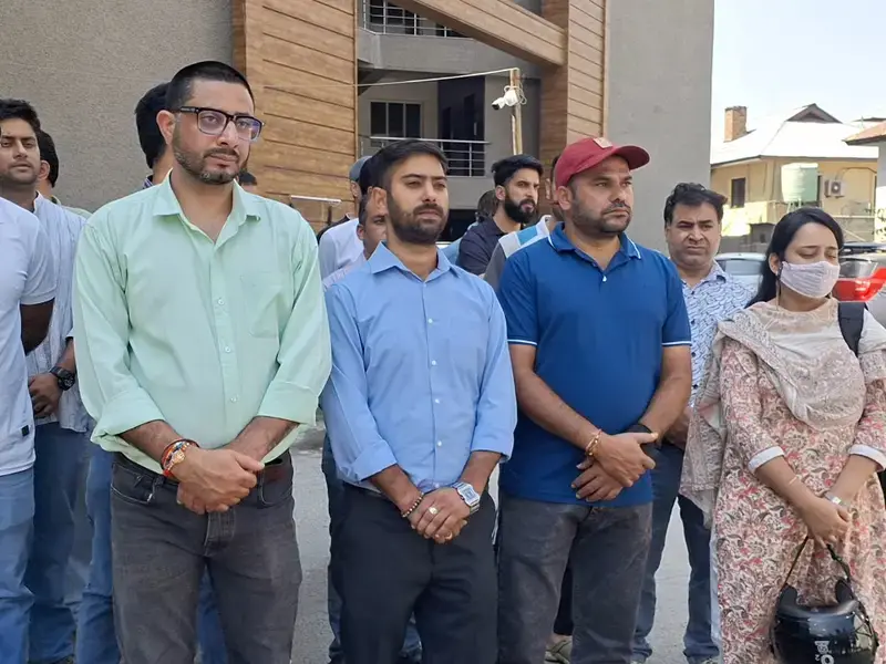 Kashmiri Pandit employees face fresh threat after wednesday’s Srinagar protest Kashmiri Pandit employees face fresh threat after wednesday’s Srinagar protest