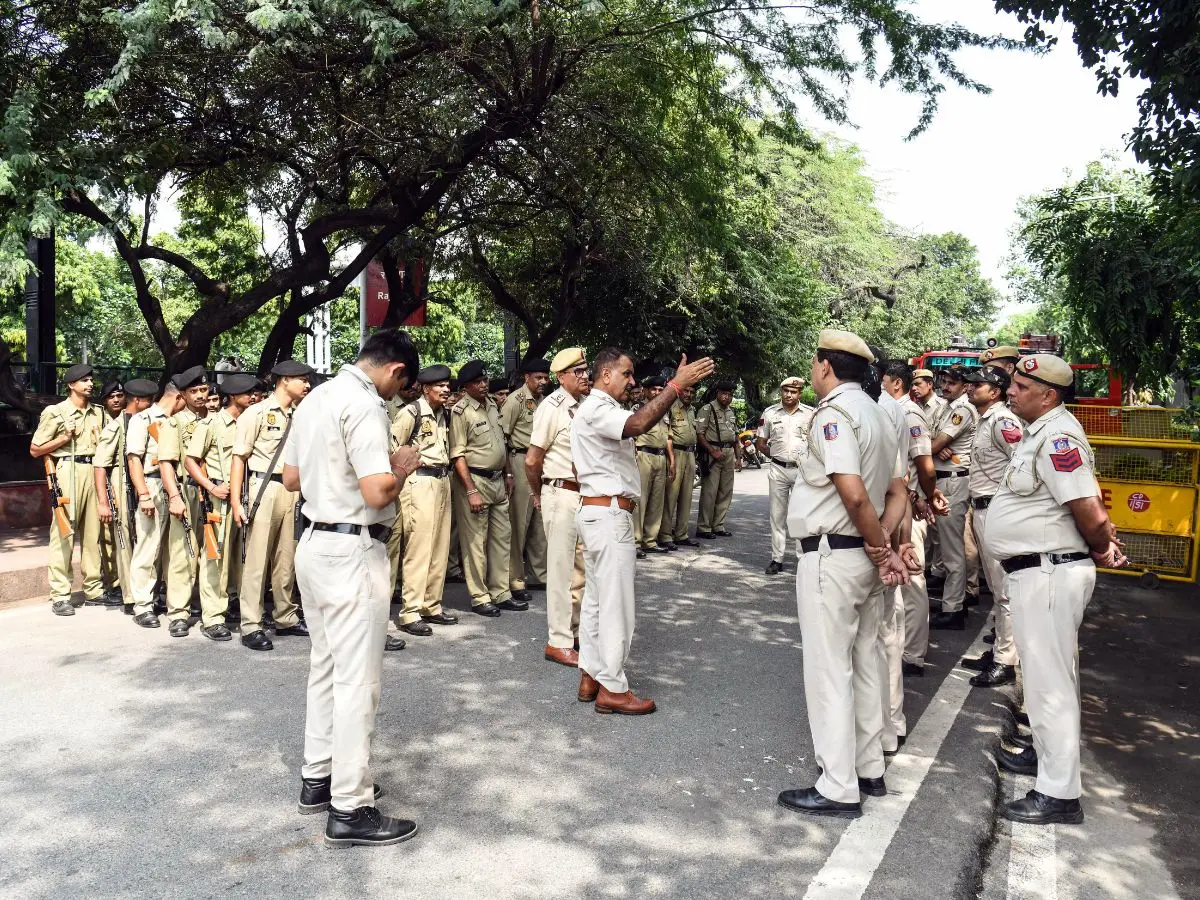 15,000 cops on duty