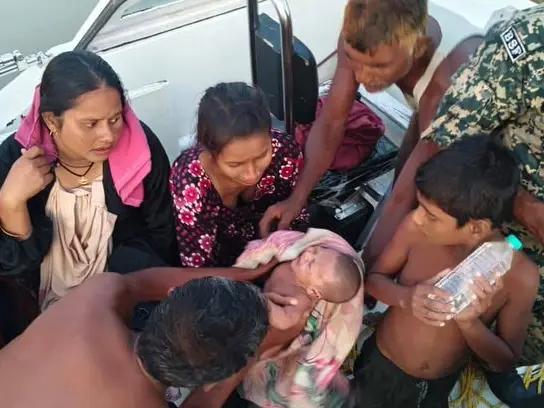 BSF rescues 10 Bangladeshi nationals, including 30-day-old infant, after boat capsizes in Ganga BSF rescues 10 Bangladeshi nationals, including 30-day-old infant, after boat capsizes in Ganga