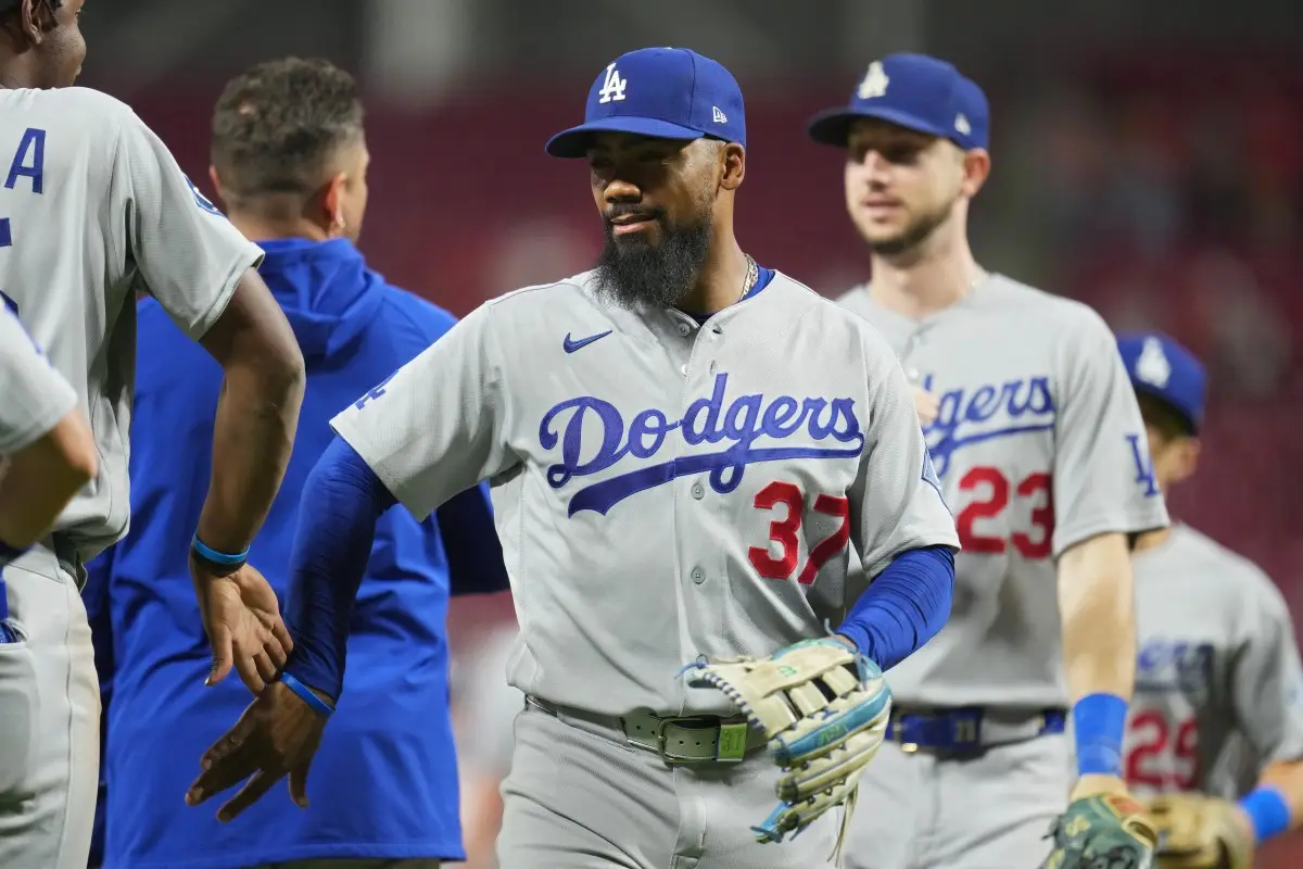 Dodgers beat Reds for playoff berth in bid for third consecutive World Series