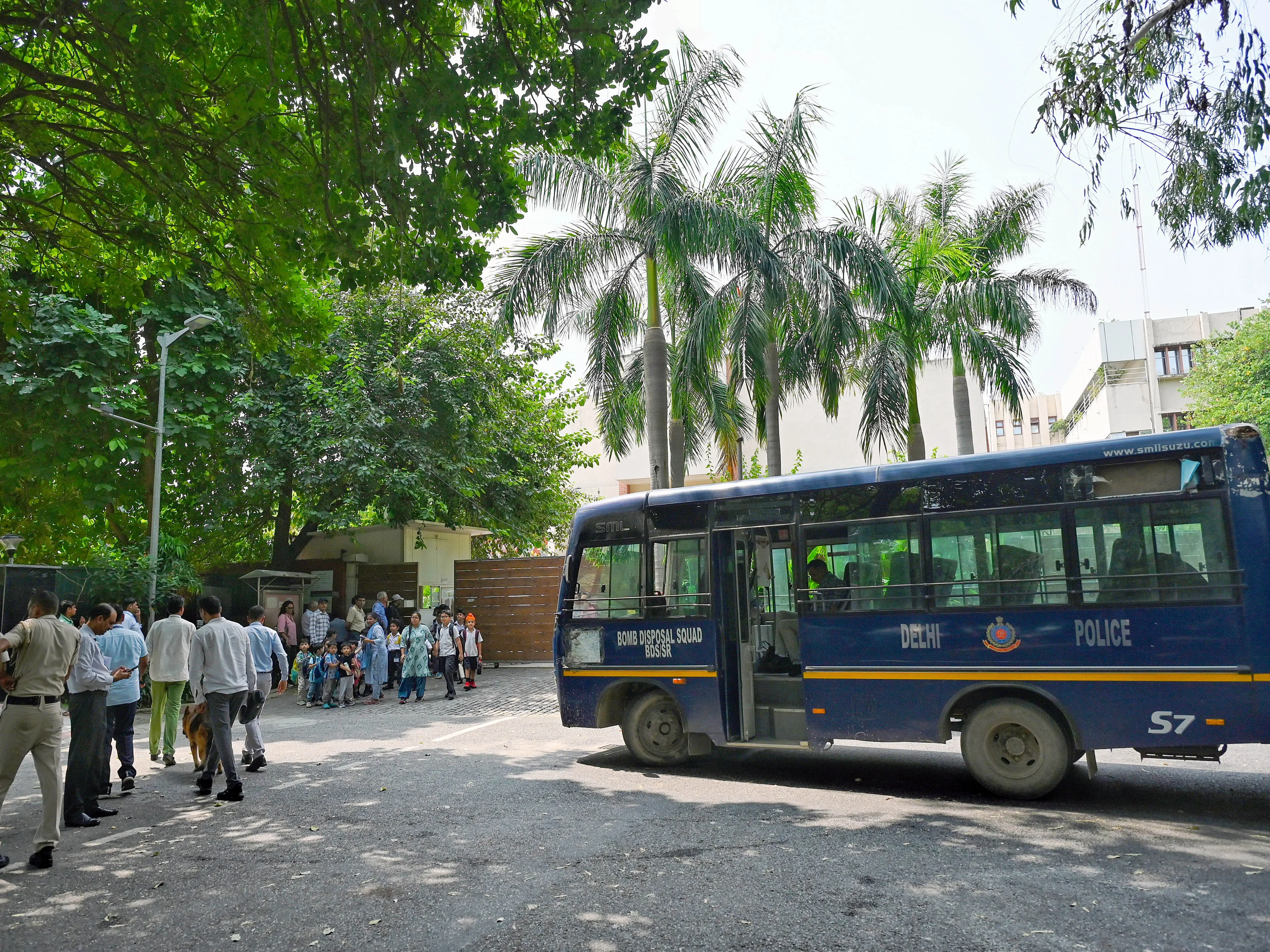 Delhi schools receive bomb threats in Punjabi, security checks find nothing suspicious Delhi schools receive bomb threats in Punjabi, security checks find nothing suspicious