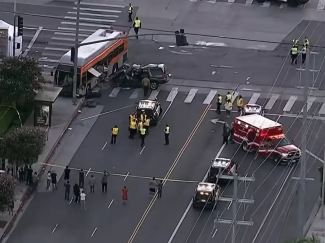 Los Angeles helicopter crash: At least three dead, several injured; NTSB to investigate Los Angeles helicopter crash: At least three dead, several injured; NTSB to investigate