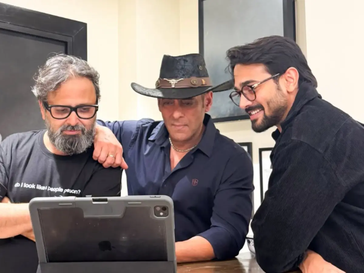 Salman Khan Supports The Revolutionaries With Galaxy Screening