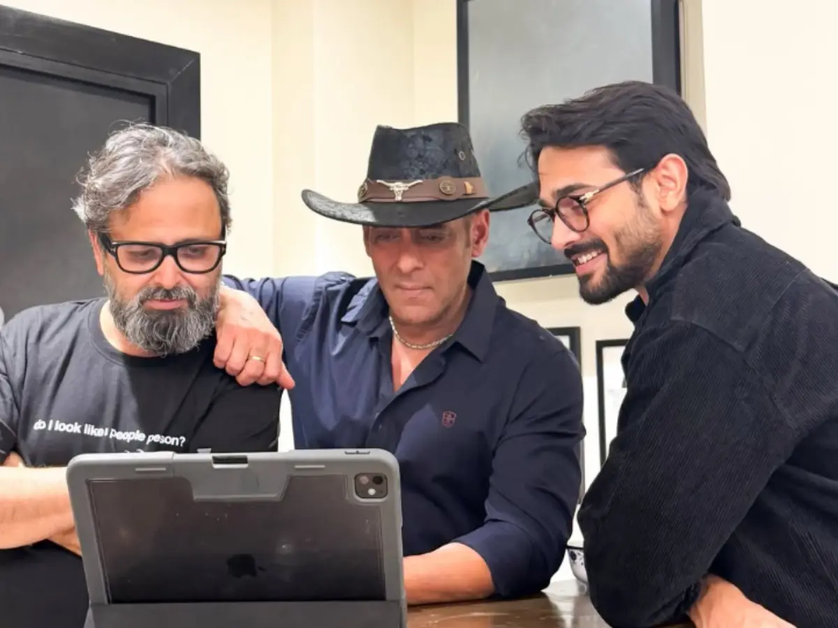 Salman Khan gives The Revolutionaries a shoutout, watches series with Bhuvan Bam, Nikkhil Advani at Galaxy Salman Khan gives The Revolutionaries a shoutout, watches series with Bhuvan Bam, Nikkhil Advani at Galaxy