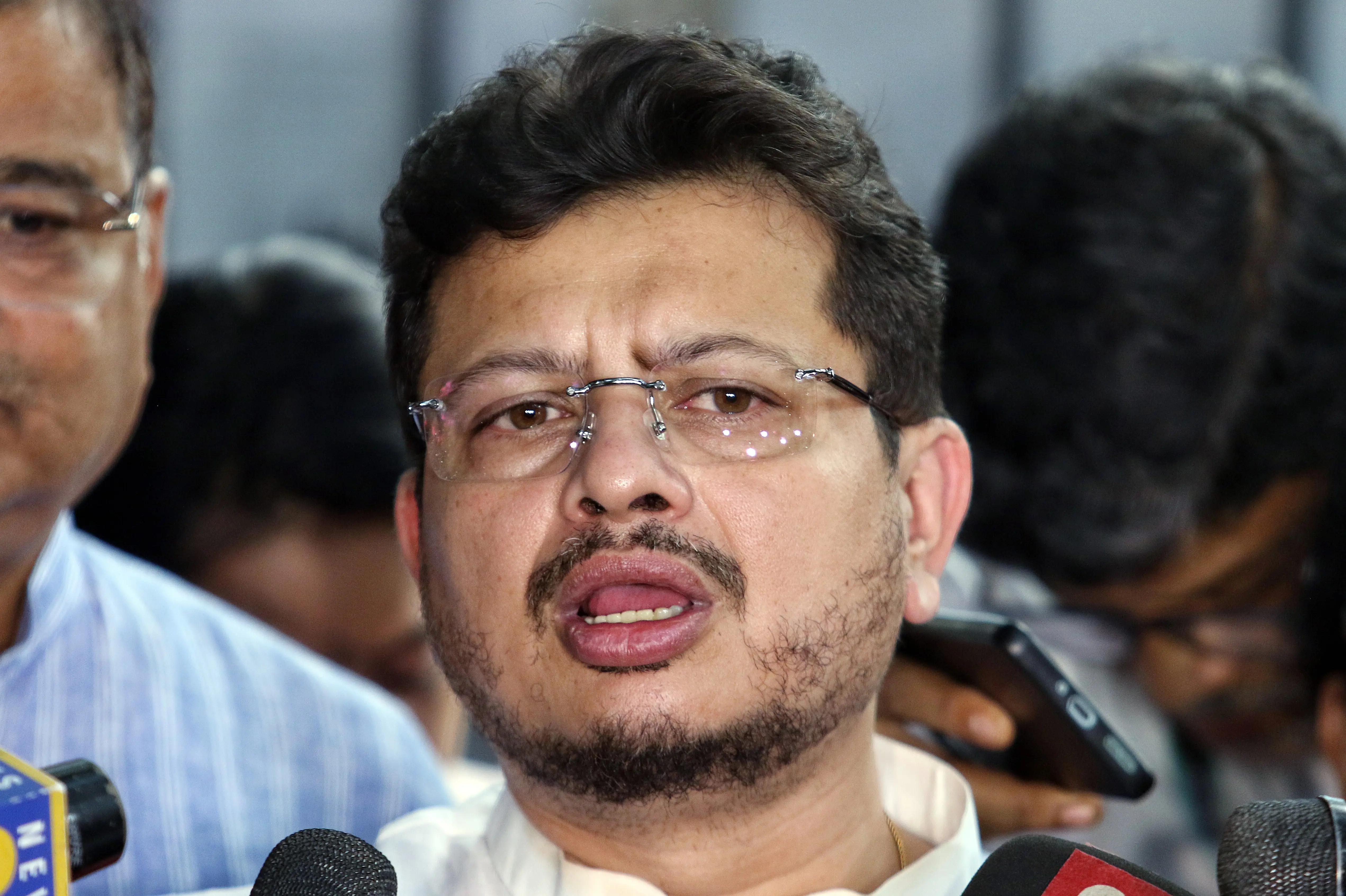 EC freezes TMC name, symbol; Mamata and Ritabrata factions told to pick alternatives