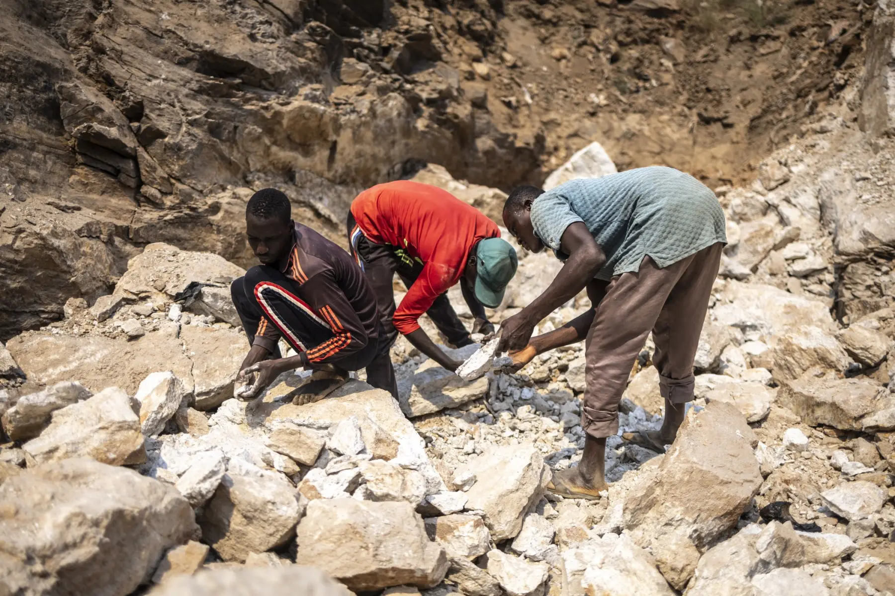 Nigeria: 37 suspected illegal miners die in custody; 'overcrowding and inadequate ventilation' under investigation