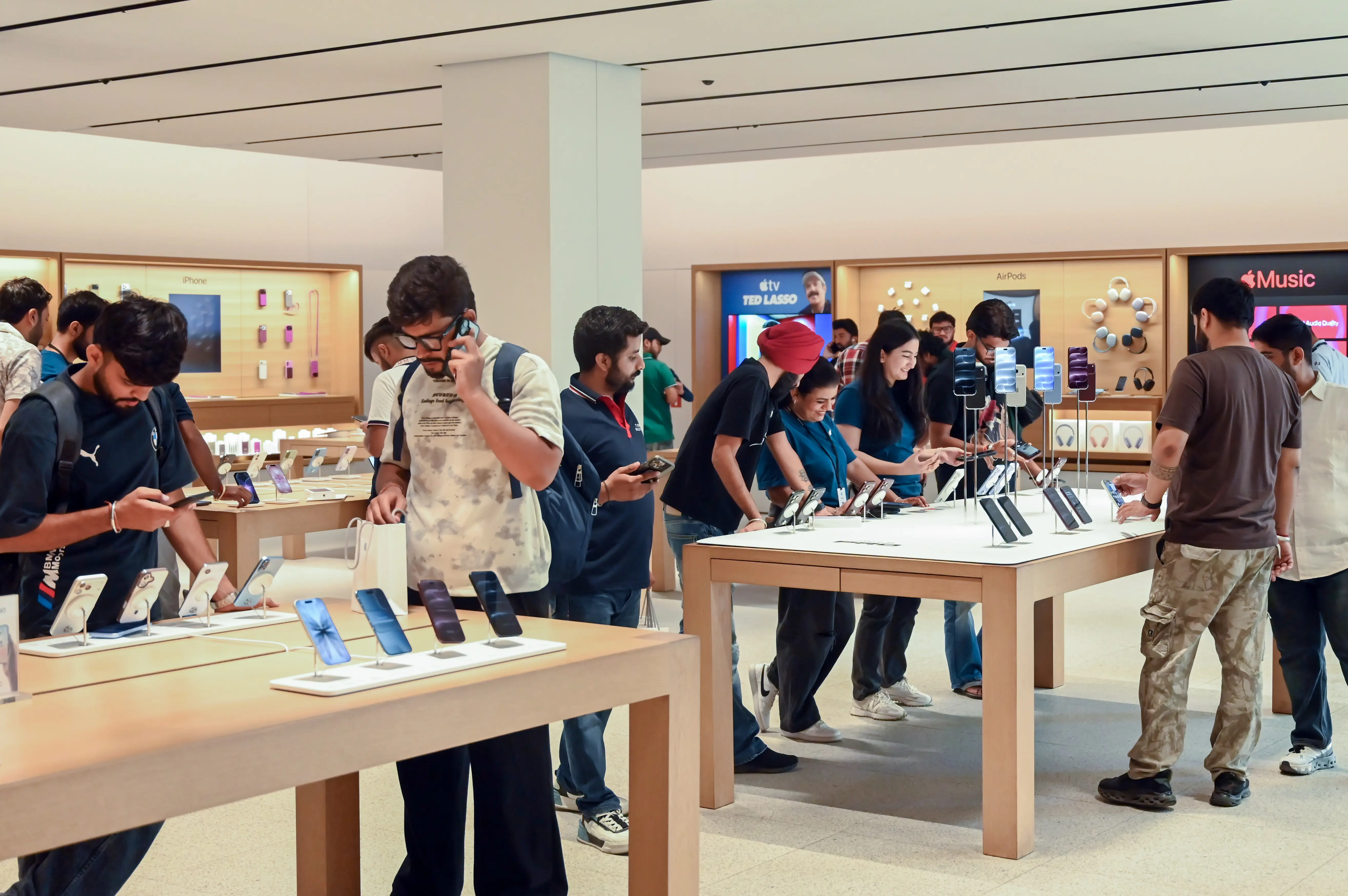 iPhone 18 hits India: Buyers spend lakhs as festive electronics prices climb