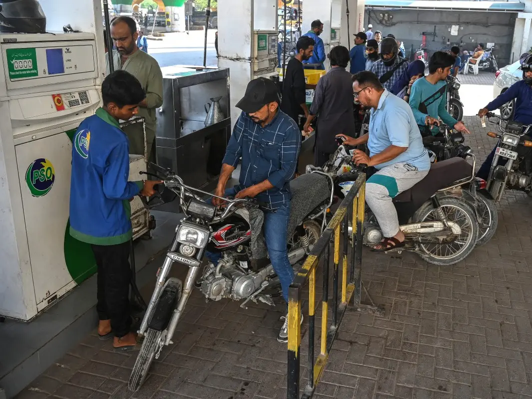 Fuel surge forces ‘lockdown’ measures: Pakistan orders early market closures to save energy Fuel surge forces ‘lockdown’ measures: Pakistan orders early market closures to save energy